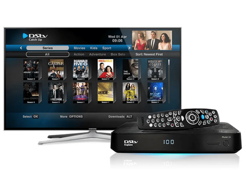 DStv Explora gekoppel aan 'n TV met Catch Up op die skerm